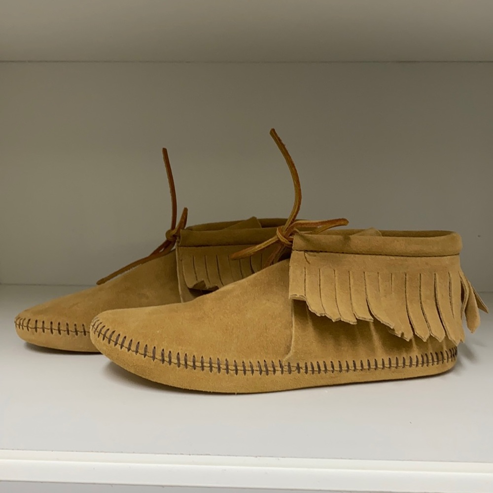 Minnetonka classics fringe boot